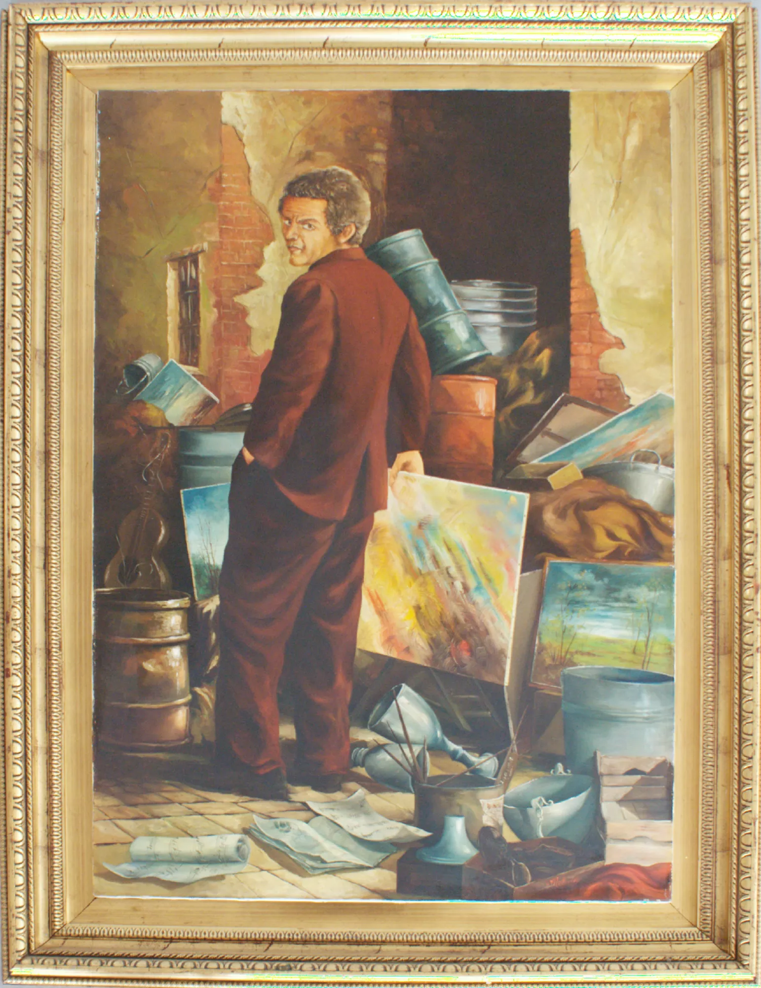 Il-sole-viene-dopo-Aly-Mohsen "Quadro di Ay Mohsen realizzato ad Olio con pennello. Il titolo è Il vizio e rientra nella categoria La vita e l'arte. In Il Vizio Mohsen Abdel realizza un’opera di forte impatto emotivo e simbolico, capace di parlare direttamente alla coscienza dell’osservatore. La scena è ambientata in un contesto urbano notturno: un bambino piange seduto su un marciapiede, accovacciato accanto a un lampione, figura fragile e silenziosa che diventa il fulcro morale del dipinto. In primo piano compaiono le gambe di una donna con stivali bianchi e minigonna, presenza anonima e frammentata che allude al mondo degli adulti, al vizio e all’indifferenza. Sul fondo emergono elementi fortemente simbolici: un bicchiere, delle labbra, degli occhi e una candela accesa. Quest’ultima illumina tre sfere luminose, chiaro riferimento alla speranza, alla carità, alla generosità e alla provvidenza divina, in netto contrasto con il degrado morale della scena. La luce diventa così metafora di redenzione e possibilità, anche nei contesti più oscuri. L’opera trae ispirazione da un episodio reale vissuto dall’artista durante la sua esperienza parigina: l’incontro con un bambino trascurato dalla madre, più attratta dalla vita notturna che dal ruolo genitoriale. Questo racconto si intreccia con la biografia di Mohsen Abdel stesso, che a soli sedici anni andò a vivere da solo, trovando sostegno umano e affettivo proprio in quelle figure femminili marginali che la società spesso giudica senza comprendere. Il dipinto diventa quindi una riflessione profonda sul confine sottile tra vizio e umanità, condanna morale e compassione. La luce, prevalentemente artificiale e notturna, è utilizzata come strumento compositivo per separare i piani e sottolineare le gerarchie visive. Il lampione definisce l’area del bambino, mentre le zone circostanti rimangono immerse in una penombra compatta. La gamma cromatica è dominata da toni scuri e freddi, interrotti da accenti luminosi e cromatici puntuali che concentrano l’attenzione sugli elementi chiave. Dal punto di vista tecnico, l’opera presenta una stesura pittorica controllata, con un uso del pennello che alterna superfici levigate a passaggi più morbidi e sfumati. La resa dei materiali — tessuti, pelle, superfici urbane e luce artificiale — è ottenuta attraverso variazioni tonali e una gestione misurata della materia pittorica, funzionale alla chiarezza narrativa dell’immagine. La cornice, dotata di passepartout e finitura dorata con decorazione classica, delimita lo spazio dell’opera e ne rafforza la struttura visiva, creando una separazione netta tra la scena rappresentata e l’ambiente esterno, e contribuendo alla lettura dell’immagine come unità autonoma e compiuta."Awards and certificates are reduced to empty objects, while talent, sensitivity, and discipline remain silent instruments devoted to something greater and more enduring. From a technical perspective, the painting demonstrates Mohsen’s artistic maturity: chromatic balance, solid draftsmanship, and a symbolic narrative that merges realism with philosophical reflection. The result is an emblematic synthesis of his artistic vision, capable of resonating deeply with collectors attentive to conceptual depth and long-term cultural value. The sober and elegant gilded frame is an integral part of the work. It defines the narrative space and protects the canvas, underscoring the contrast between the intrinsic value of Art and the fragility of human recognition—an aspect that further enhances the painting’s intellectual weight and its appeal for serious collectors and art investors seeking works of lasting significance.